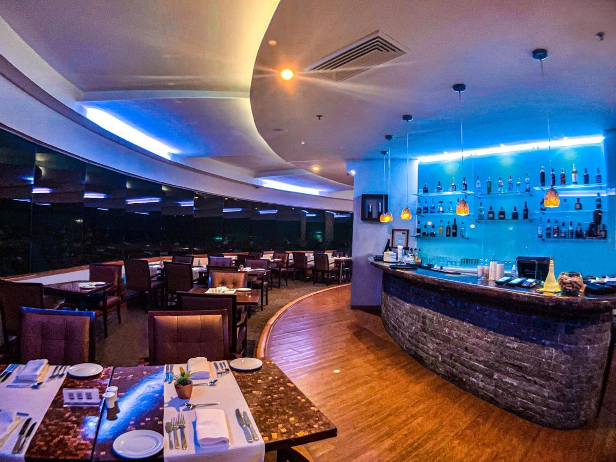Hotel Dann Carlton Barranquilla Y Centro De Convenciones Kültér fotó The bar at the 360° Restaurant