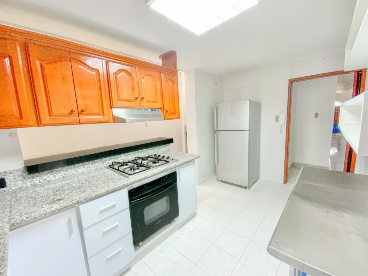 Hotel Dann Carlton Barranquilla Y Centro De Convenciones Kültér fotó A typical kitchen in a student residence hall