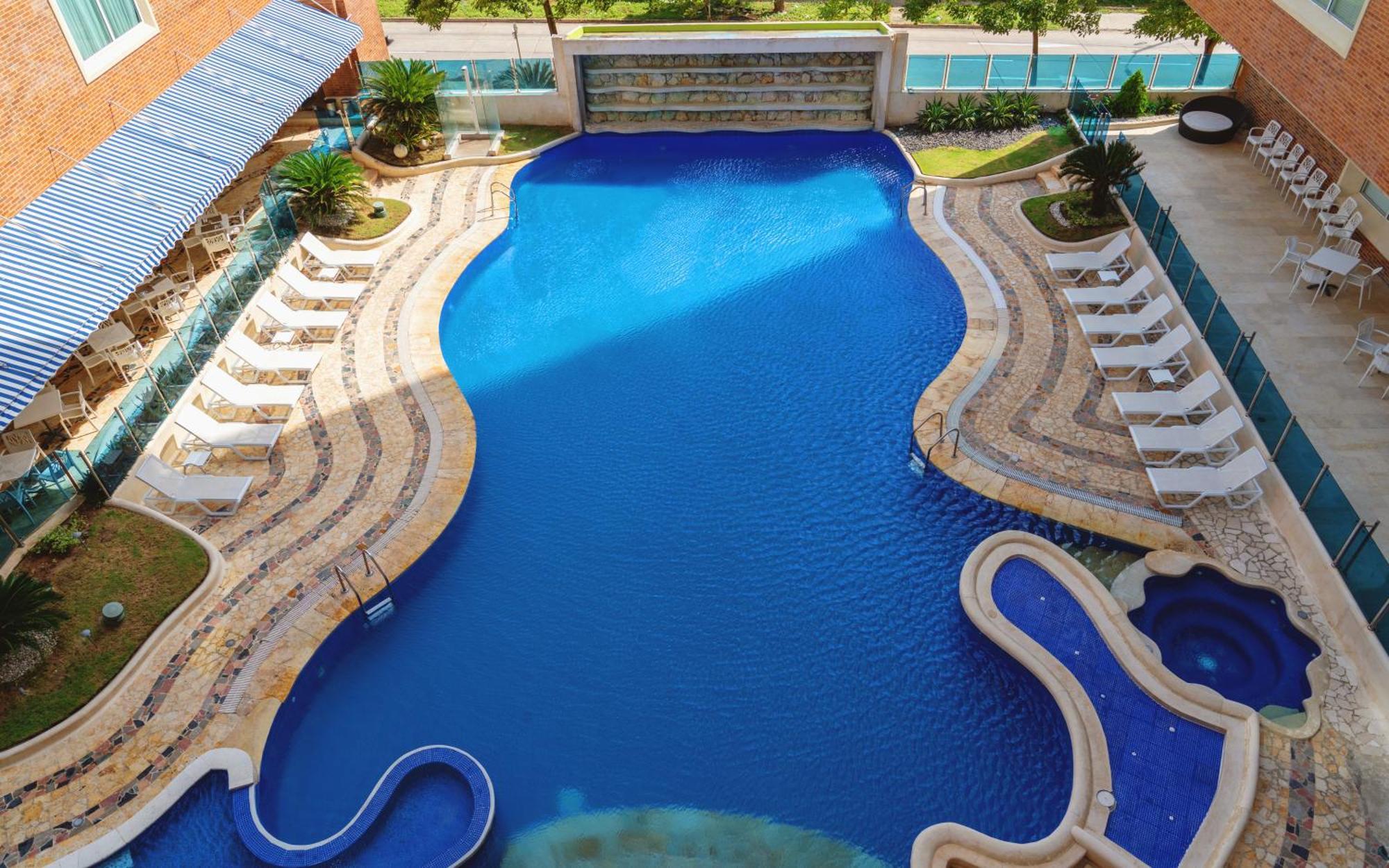 Hotel Dann Carlton Barranquilla Y Centro De Convenciones Kültér fotó Swimming pool at the hotel