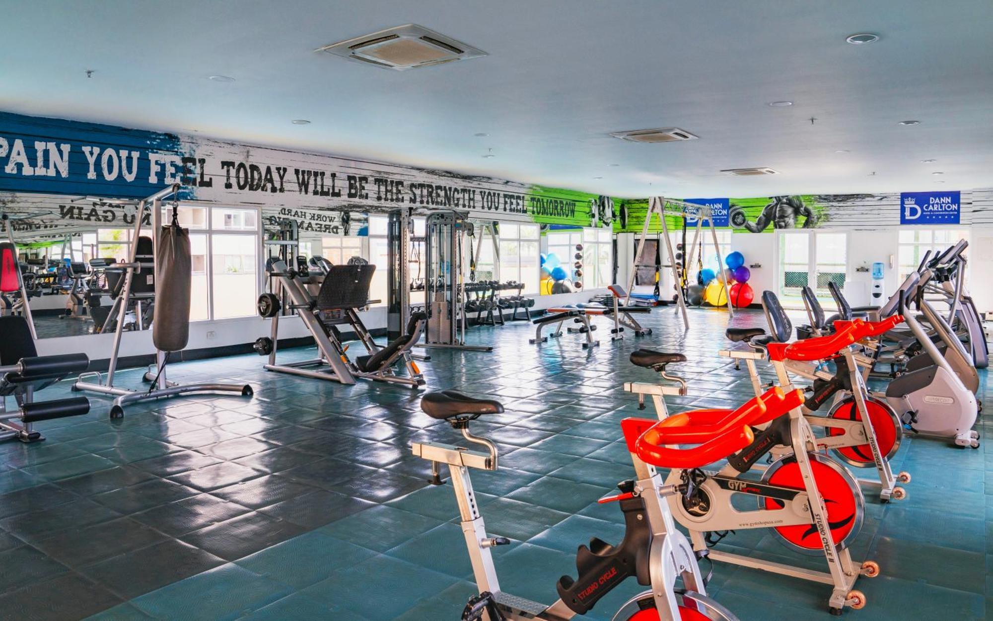 Hotel Dann Carlton Barranquilla Y Centro De Convenciones Kültér fotó The gym at the University of Asia Pacific
